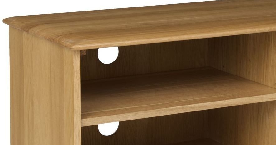 Product photograph of Malmo Oak Small Tv Cabinet from Choice Furniture Superstore.