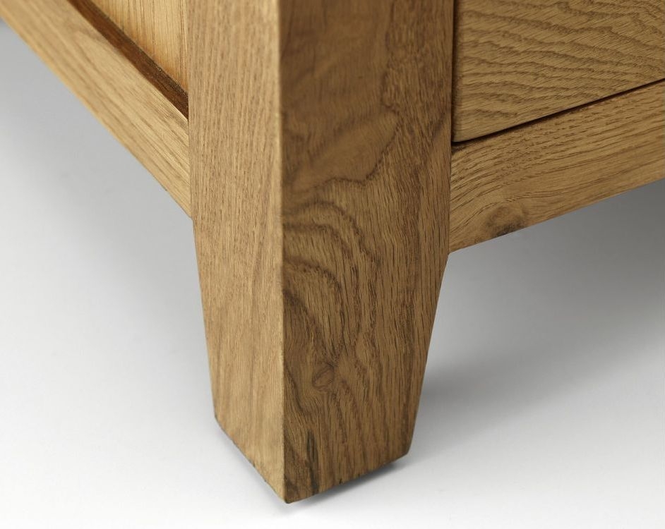 Product photograph of Marlborough Oak 3 Drawer Bedside Cabinet from Choice Furniture Superstore.