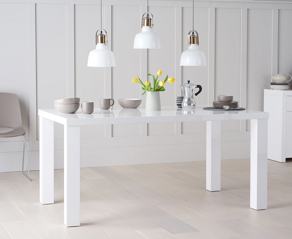 Product photograph of Sandra White High Gloss Medium Dining Table - Clearance Fs12137 from Choice Furniture Superstore.
