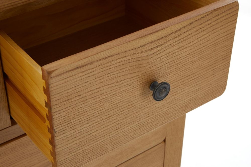 Product photograph of Belden Oak Chest Of Drawers 2 3 Drawers from Choice Furniture Superstore.