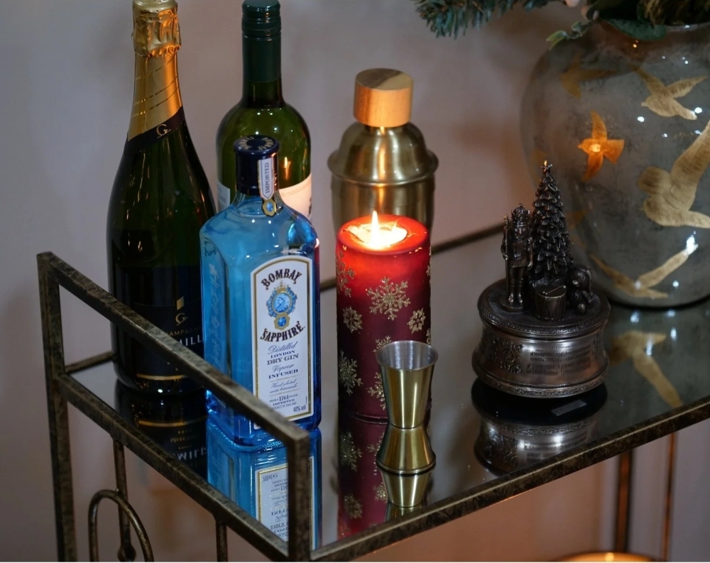 Product photograph of Mindy Brownes Estela Gold And Mirrored Drinks Trolley from Choice Furniture Superstore.