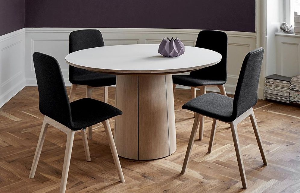 Product photograph of Skovby Sm33 Round 4 Seater Extending Dining Table from Choice Furniture Superstore.