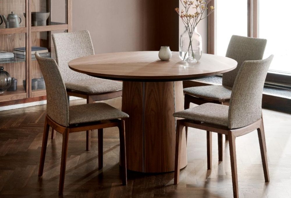 Product photograph of Skovby Sm33 Round 4 Seater Extending Dining Table from Choice Furniture Superstore.