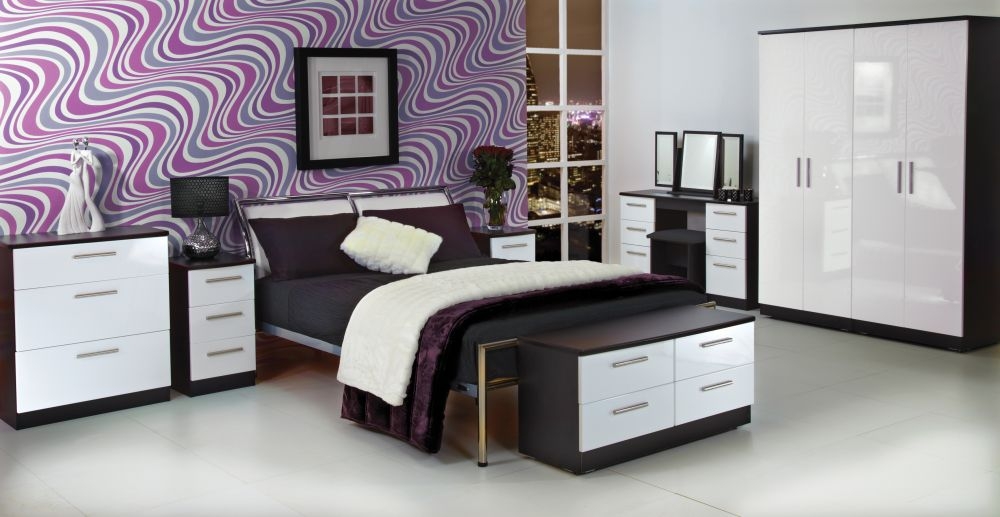 Product photograph of Knightsbridge White Gloss And Black 3 Drawer Bedside Cabinet from Choice Furniture Superstore.
