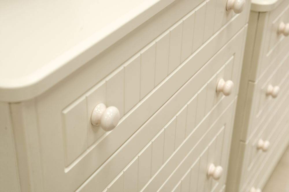 Product photograph of Warwick Cream 4 Drawer Chest from Choice Furniture Superstore.